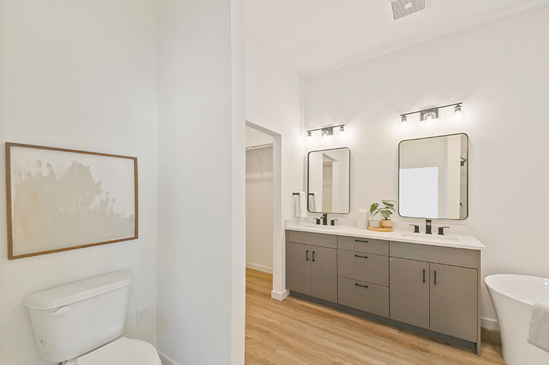 Third floor primary bedroom en suite bathroom